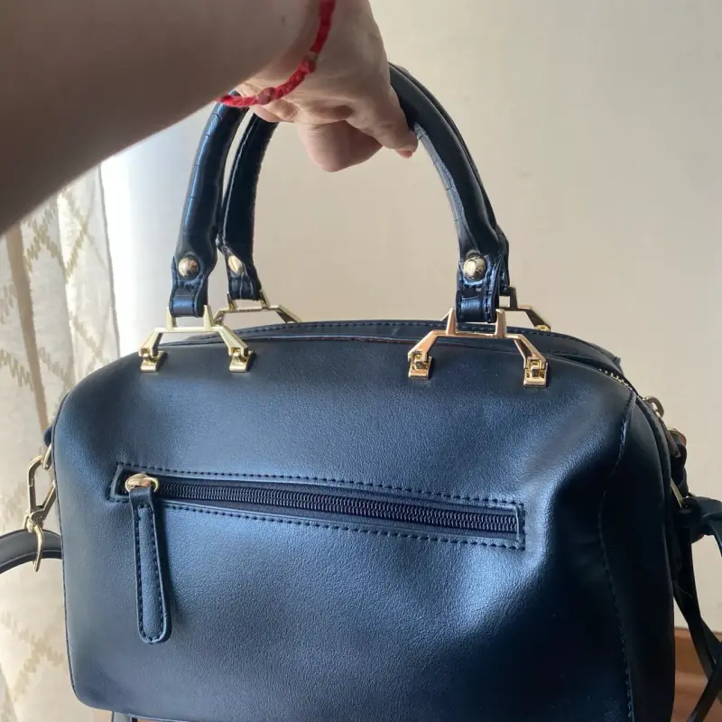 Cartera negra cuero con textura - 5