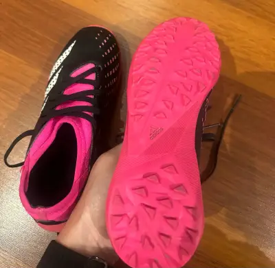 Zapatillas deportivas negras y rosadas - miniatura 2