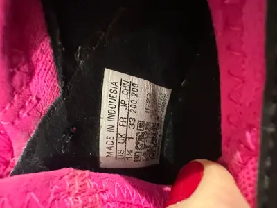 Zapatillas deportivas negras y rosadas - miniatura 3