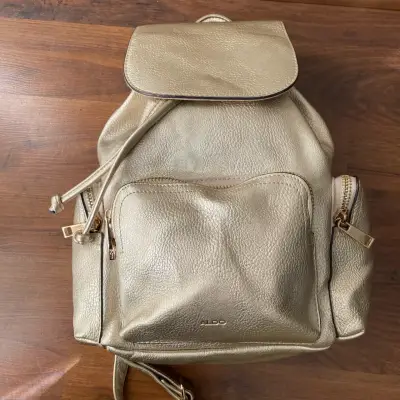 Mochila Aldo  dorada elegante - miniatura 3
