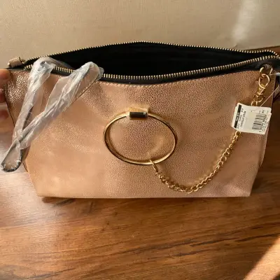 Cartera ALDO de mano cobre dorado  con cadena - miniatura 3