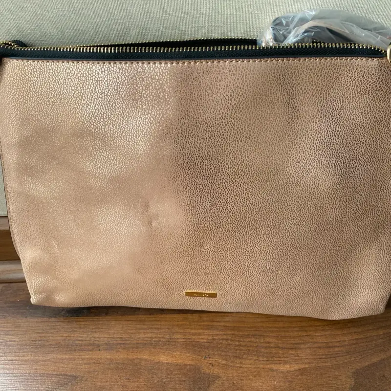 Cartera ALDO de mano cobre dorado con cadena - 6