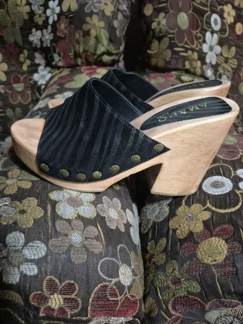 Zuecos de taco alto negros - 1