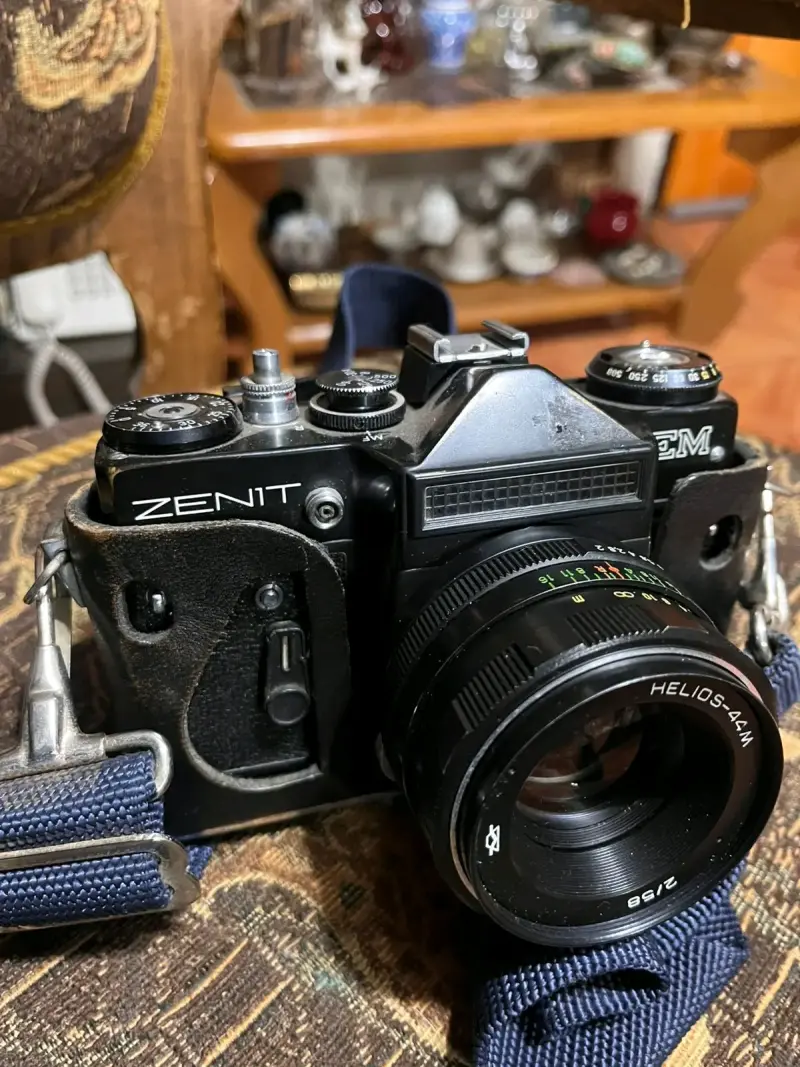 Cámara Zenit EM con lente - 2