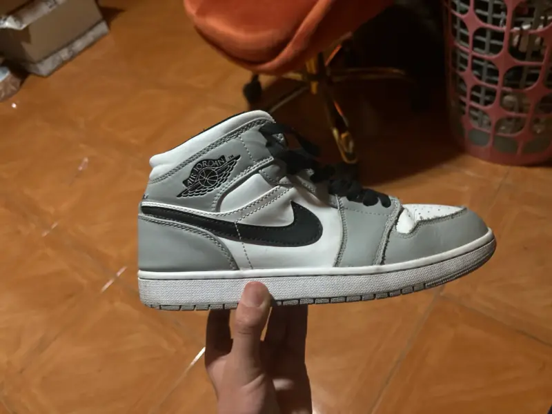 Nike jordan 1 mid - 2