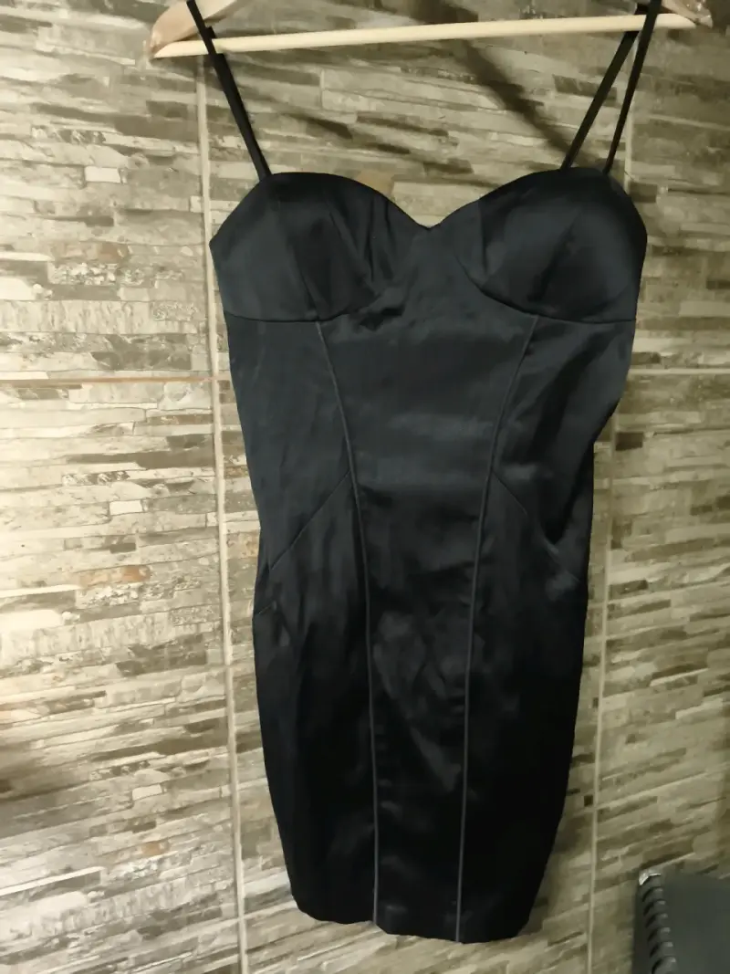 Vestido negro elegante - 1