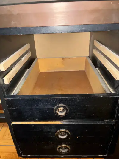 Escritorio de vidrio con cajonera - miniatura 4