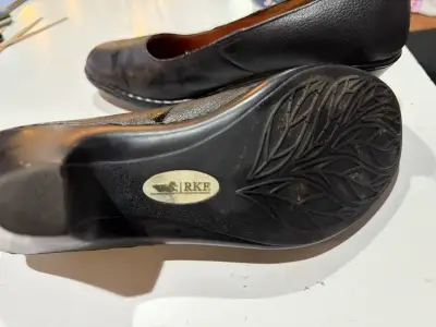 Zapatos de tacón negro clásicos - miniatura 2