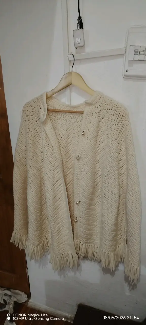 Cárdigan de crochet beige con flecos - 1