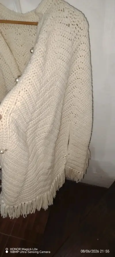 Cárdigan de crochet beige con flecos - miniatura 2