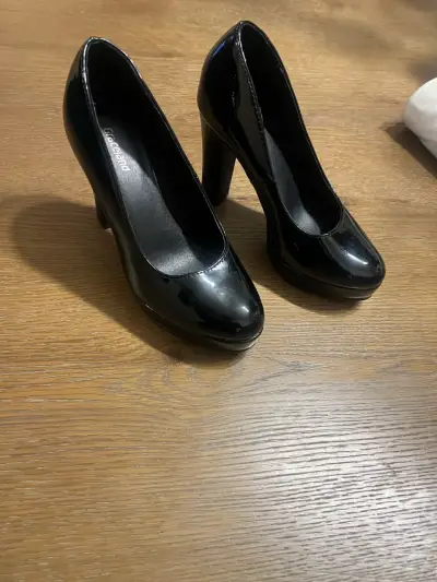 Tacones negros charol - miniatura 1