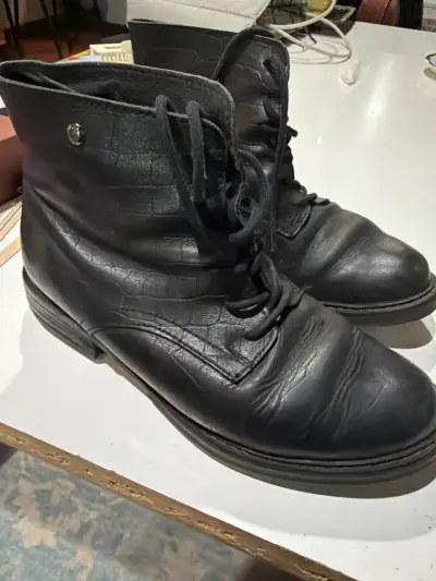 Botas de cuero negras - miniatura 1