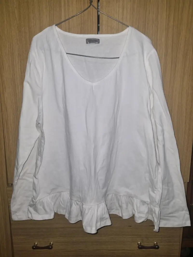 Blusa blanca cuello en V