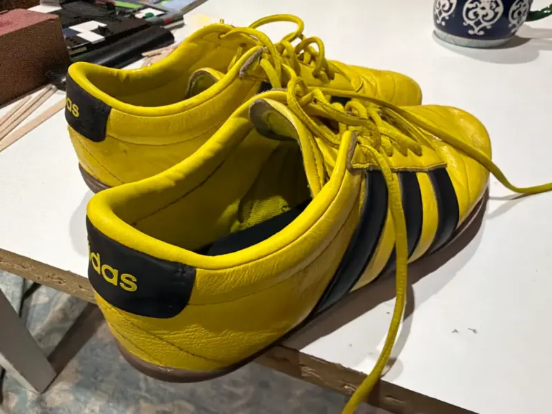 Zapatillas amarillas Adidas usadas