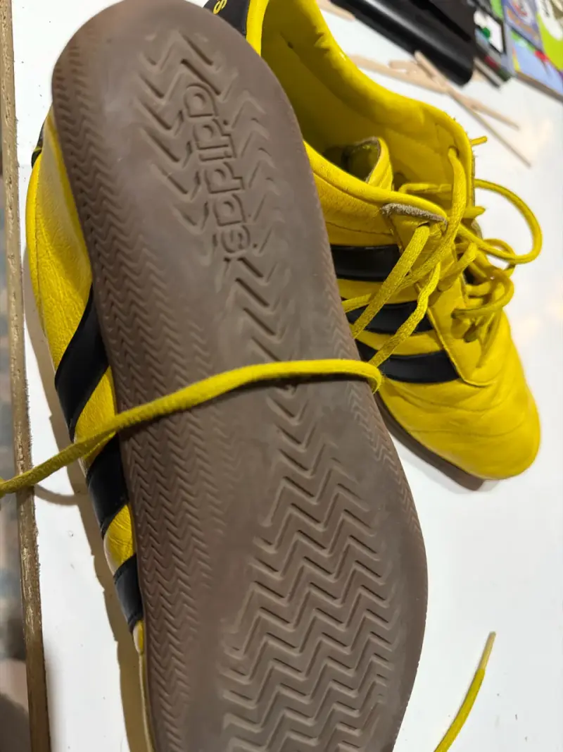 Zapatillas amarillas Adidas usadas - 2