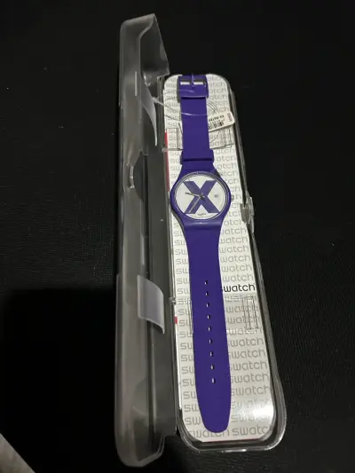 Reloj Swatch púrpura en caja - miniatura 3