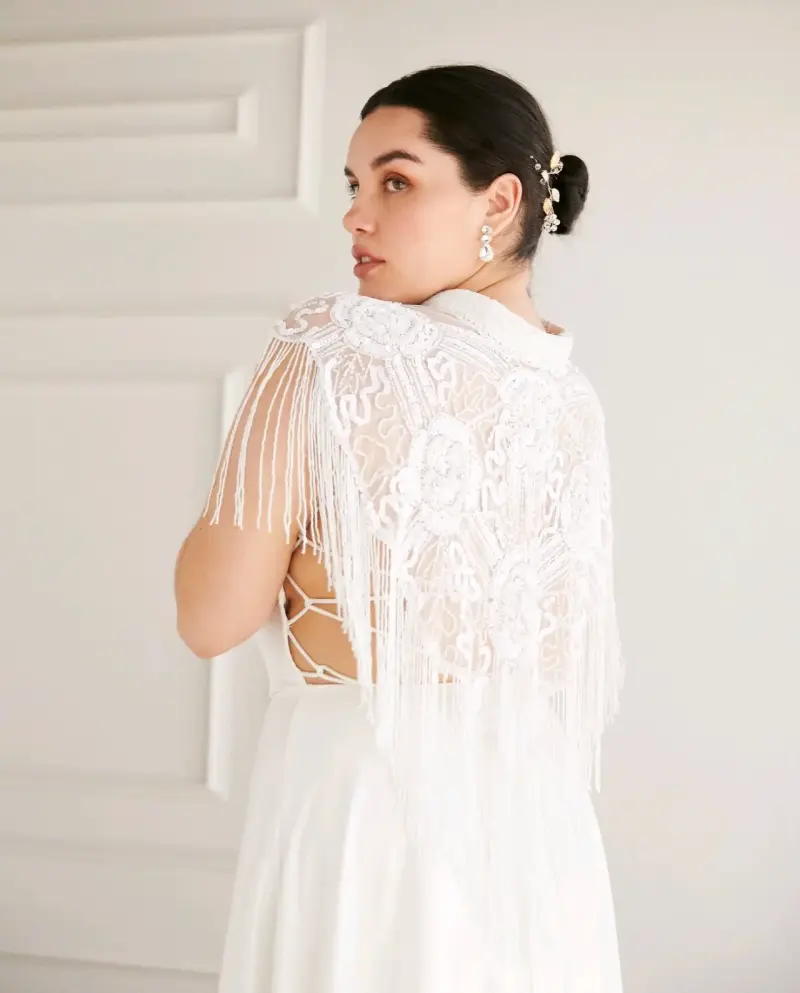 Capa elegante bordada de mostacilla marala/ blanca - 1