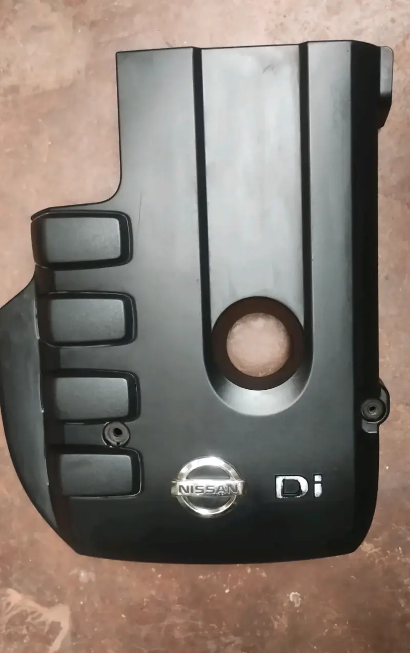 Tapa motor Nissan Navara 2010