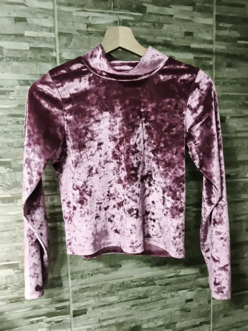 Polera de terciopelo lila