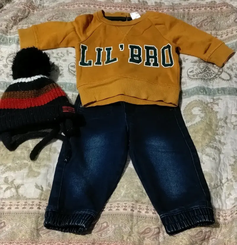 Conjunto infantil con polerón y jeans - 2