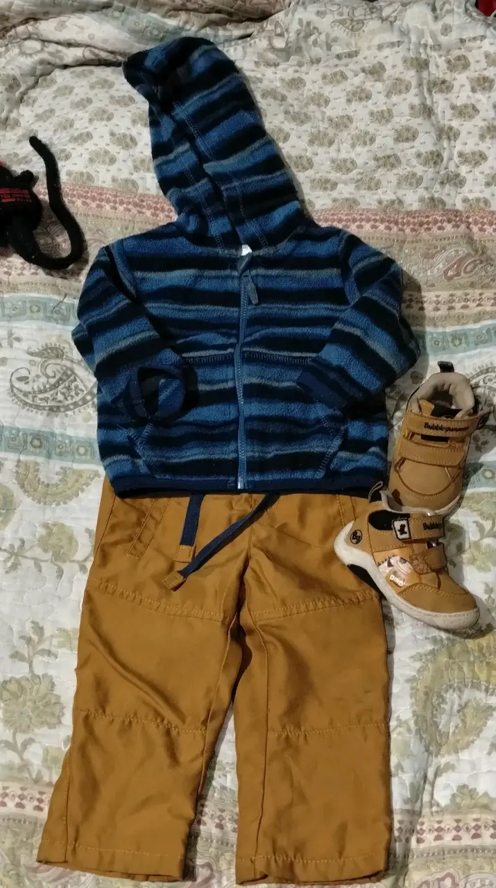 Conjunto infantil con polerón y jeans - 3