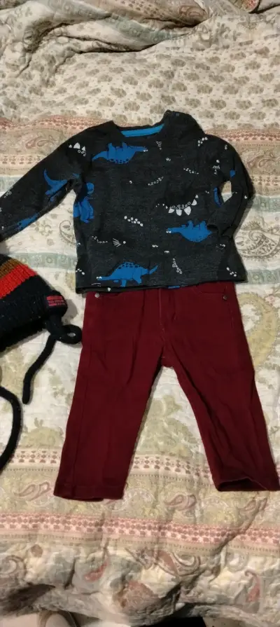 Conjunto infantil con polerón y jeans - miniatura 5