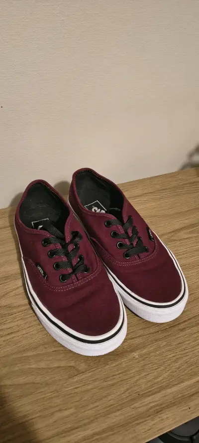 Zapatillas burdeo Vans Talla 36.5 - miniatura 1
