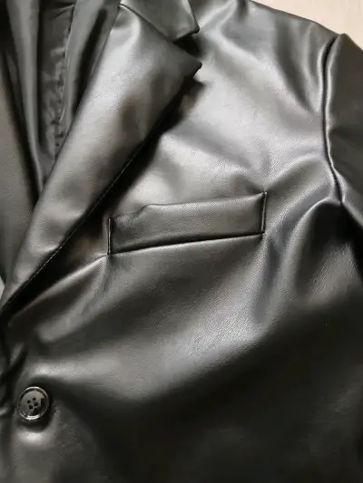Chaqueta de cuero negra elegante - miniatura 3