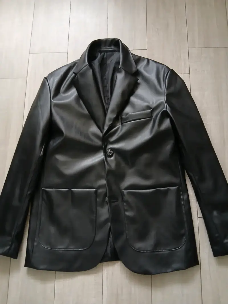 Chaqueta de cuero negra elegante - 4