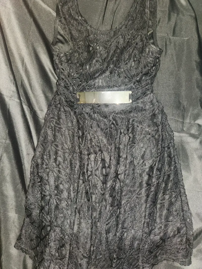Vestido negro con cremalleras - 2
