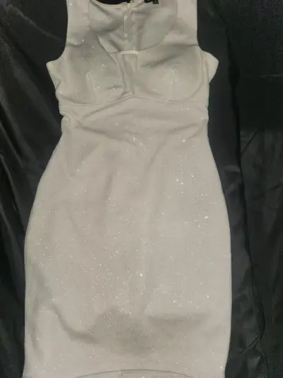 Vestido negro con cremalleras - miniatura 5