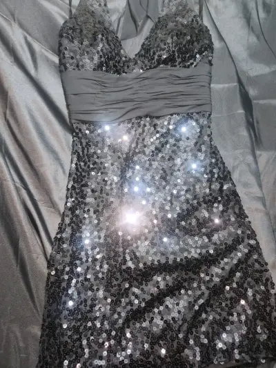 Vestido negro con cremalleras - miniatura 6
