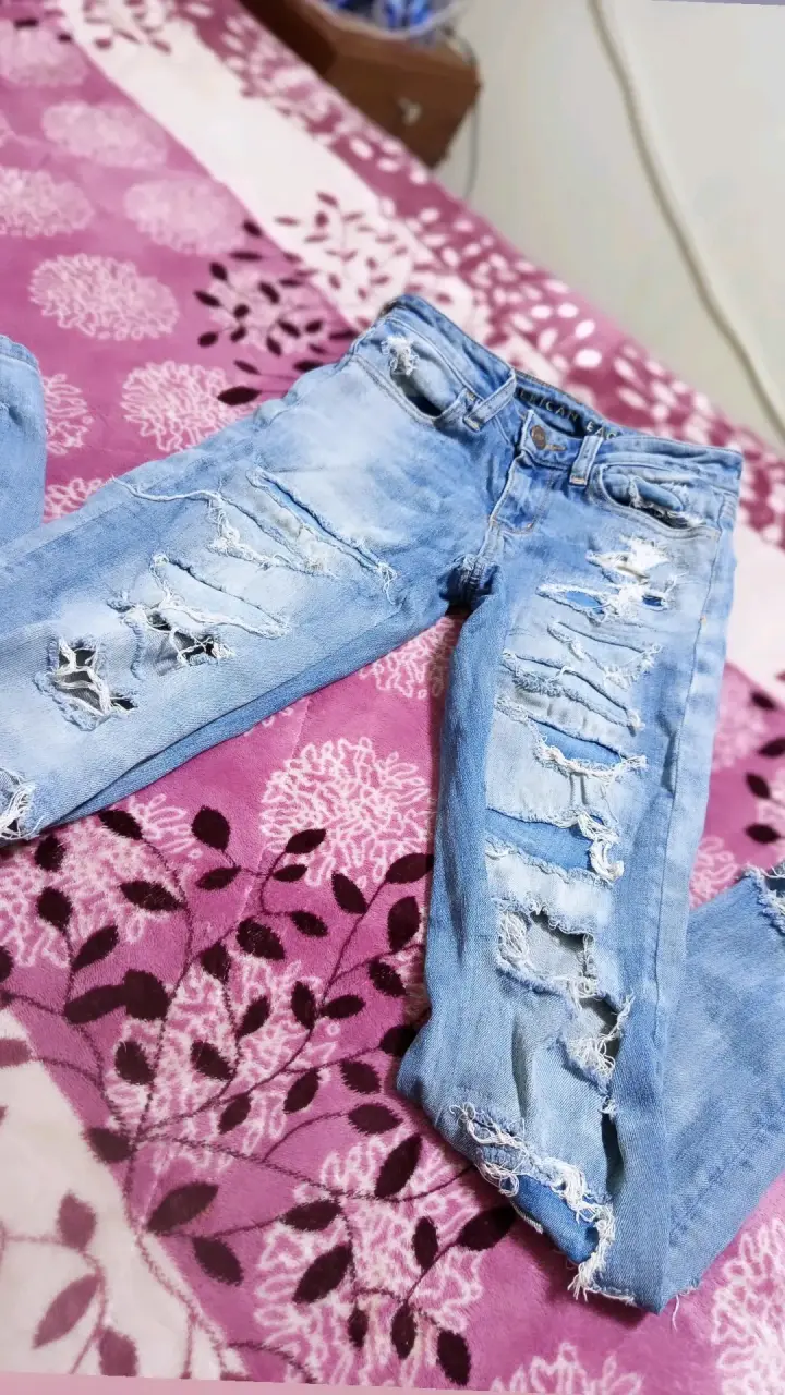 Jeans desgastados azul claro