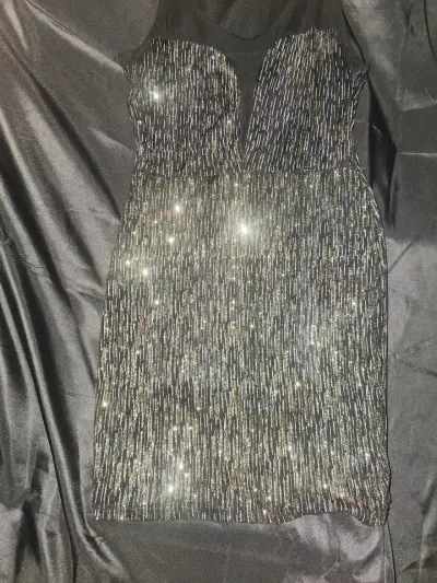 Vestido de noche con brillo negro - miniatura 1