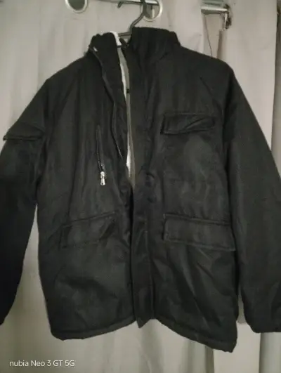 Chaqueta negra de invierno - miniatura 1