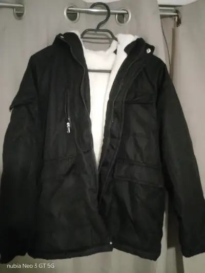Chaqueta negra de invierno - miniatura 2
