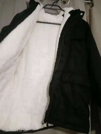 Chaqueta negra de invierno - miniatura 3