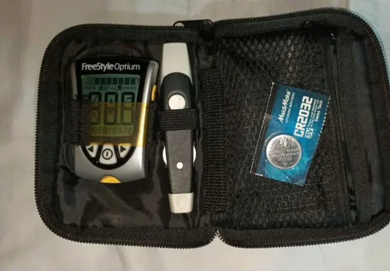 Glucómetro FreeStyle Optium - 1