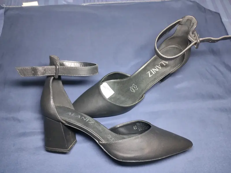 Zapatos de tacón negro Alaniz