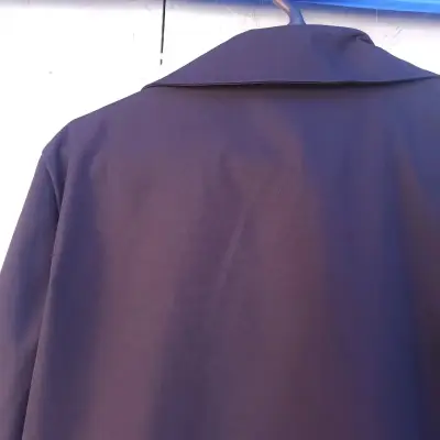 Chaqueta negra con cierre metálico - miniatura 4