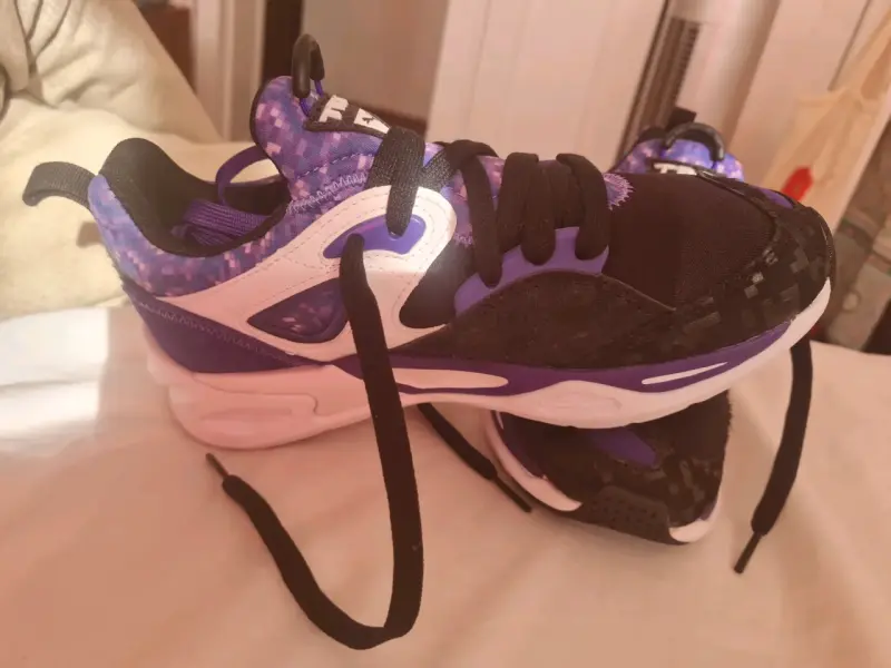 Zapatillas deportivas Nuevas moradas.