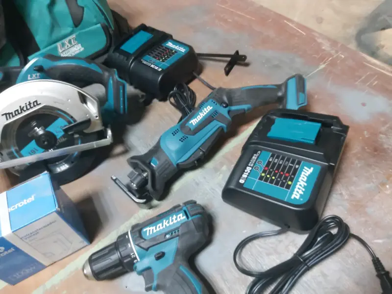 Kit herramientas Makita con accesorios - 2