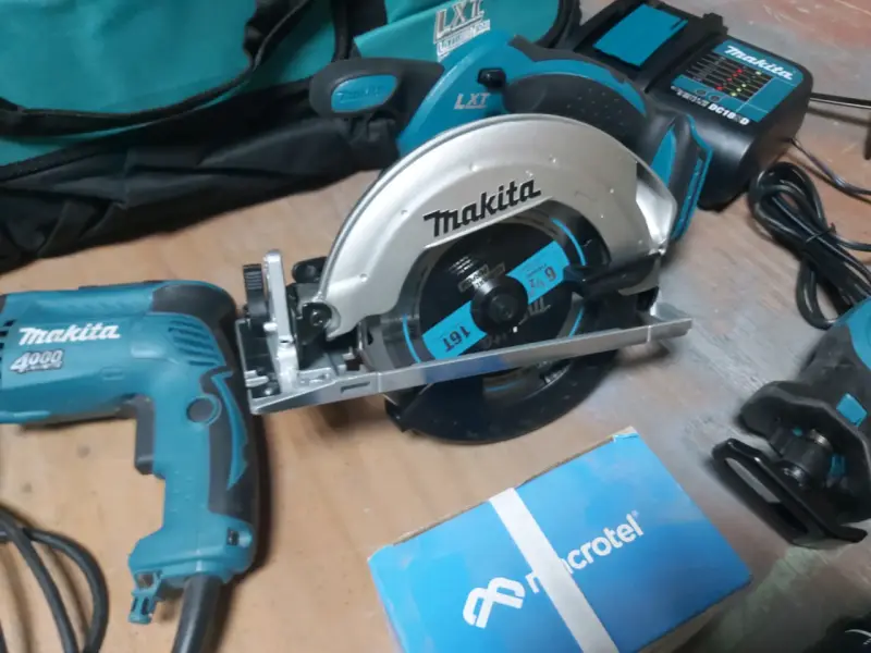 Kit herramientas Makita con accesorios - 4