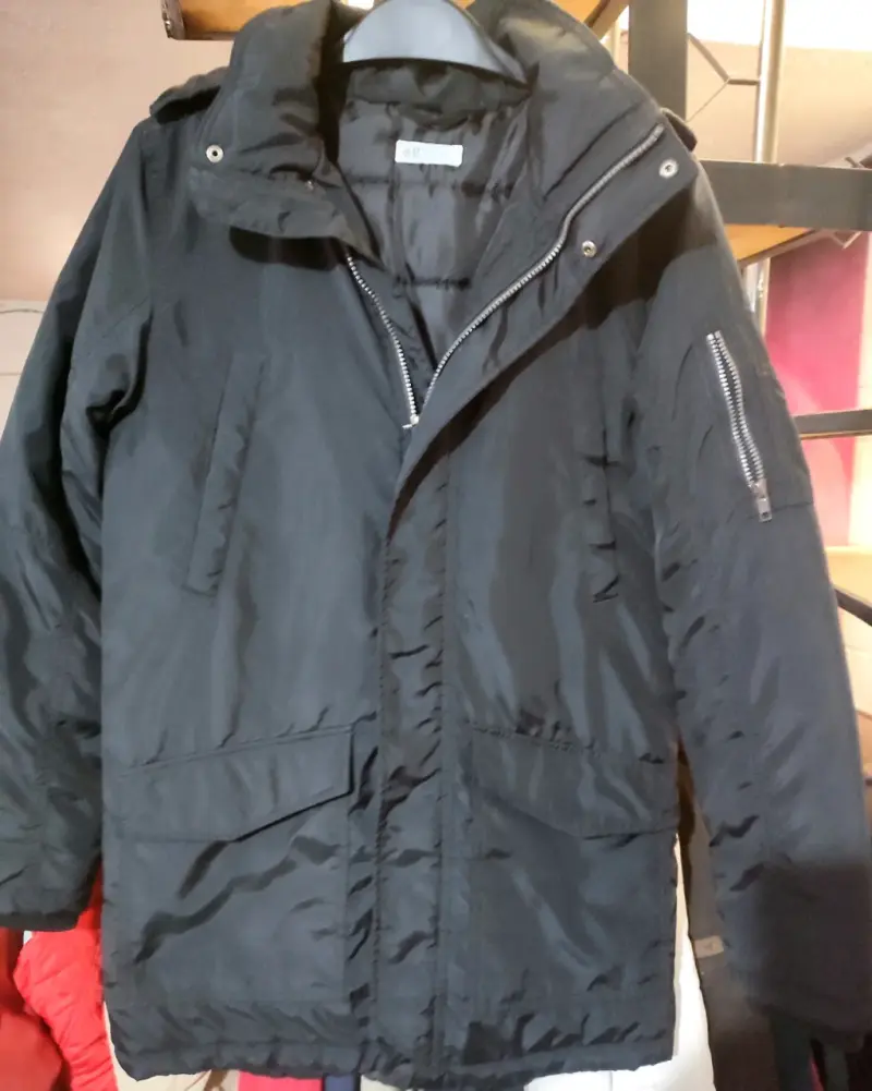 Parka negra de invierno HYM talla impermeable