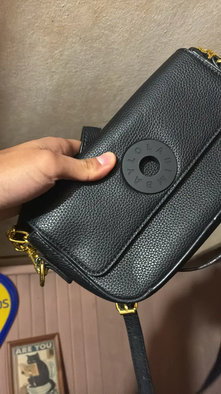 Cartera negra con correa ajustable bimba y lola - 2