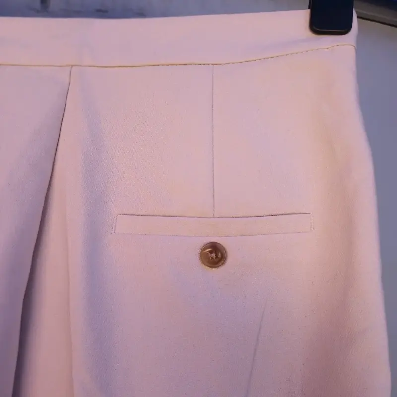 Pantalones beige elegantes - 4