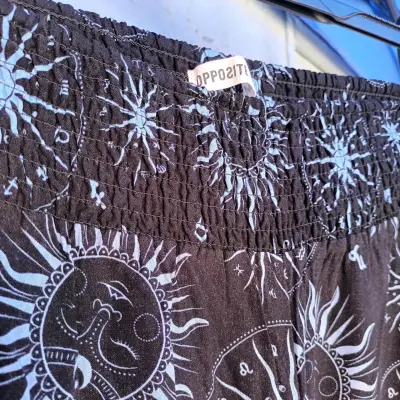 Pantalones estampados astronómicos negros - miniatura 3