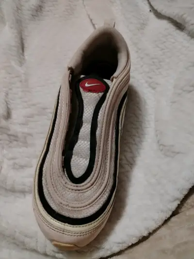 Zapatilla deportiva con logo rojo NK - miniatura 1