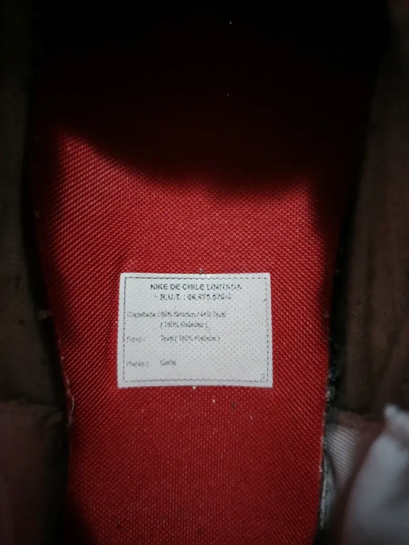 Zapatilla deportiva con logo rojo NK - 3