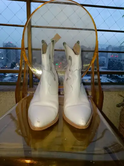 Botines blancos estilo cowboy - miniatura 2